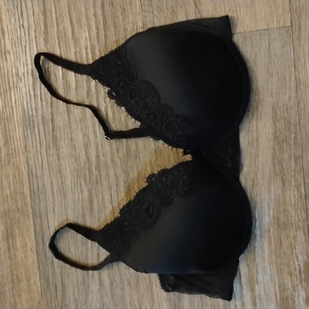 Truth Dare by Madonna Black Satin Bra. Size 36D